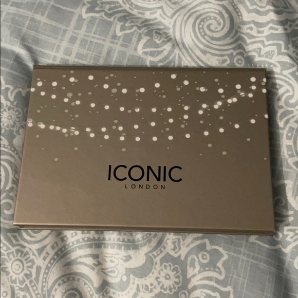 ICONIC LONDON
Blaze Chaser Face Palette - Picture 6 of 6